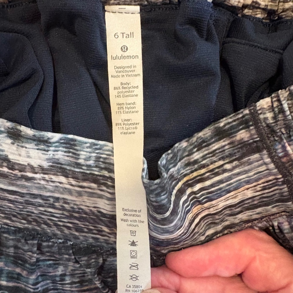 Lululemon Women 6 Tall Shorts Blue Gray Printed Hotty Hot Mesh Trim Activewear - Picture 5 of 5